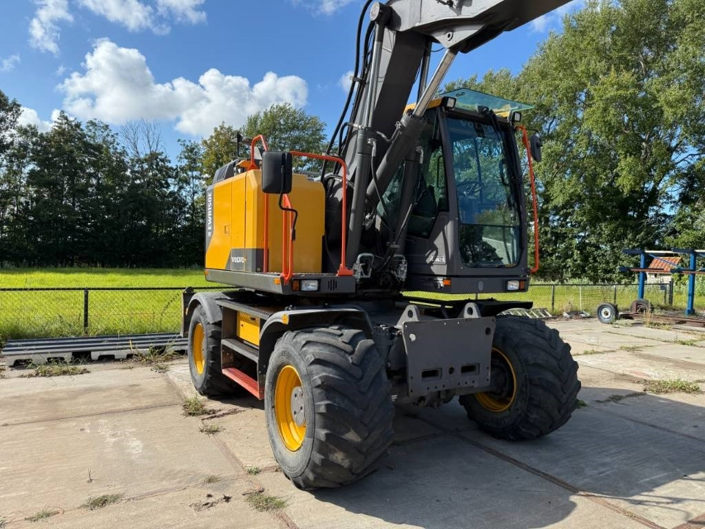 Volvo EWR 150 E - Pelle sur pneus: photos 4 Volvo EWR 150 E - Pelle sur pneus: photos 4