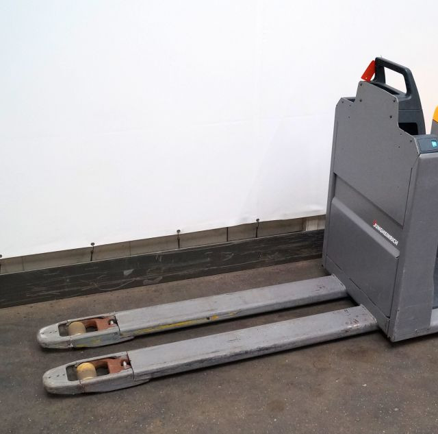 Jungheinrich ECE225 - Préparateur de commandes: photos 3 Jungheinrich ECE225 - Préparateur de commandes: photos 3