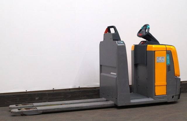 Jungheinrich ECE225 - Préparateur de commandes: photos 1 Jungheinrich ECE225 - Préparateur de commandes: photos 1