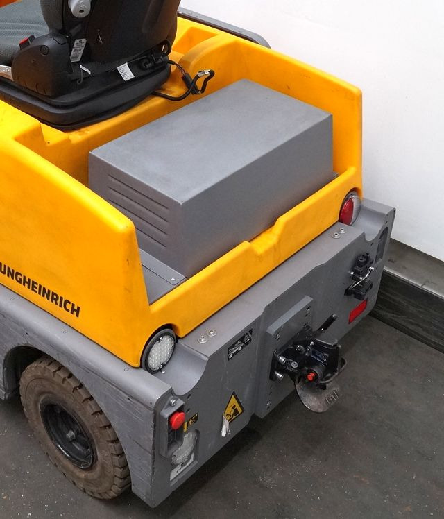 Jungheinrich EZS570 - Chariot tracteur: photos 4 Jungheinrich EZS570 - Chariot tracteur: photos 4