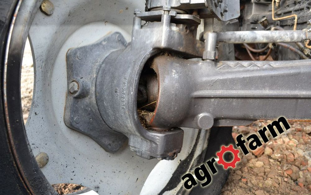 MCCormick części GMAX 125 135 skrzynia silnik most oś kabina piasta wał głowica blok obudowa - Boîte de vitesse pour Machine agricole: photos 4 MCCormick części GMAX 125 135 skrzynia silnik most oś kabina piasta wał głowica blok obudowa - Boîte de vitesse pour Machine agricole: photos 4