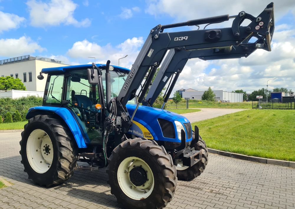 New Holland T5040 - Tracteur agricole: photos 2 New Holland T5040 - Tracteur agricole: photos 2