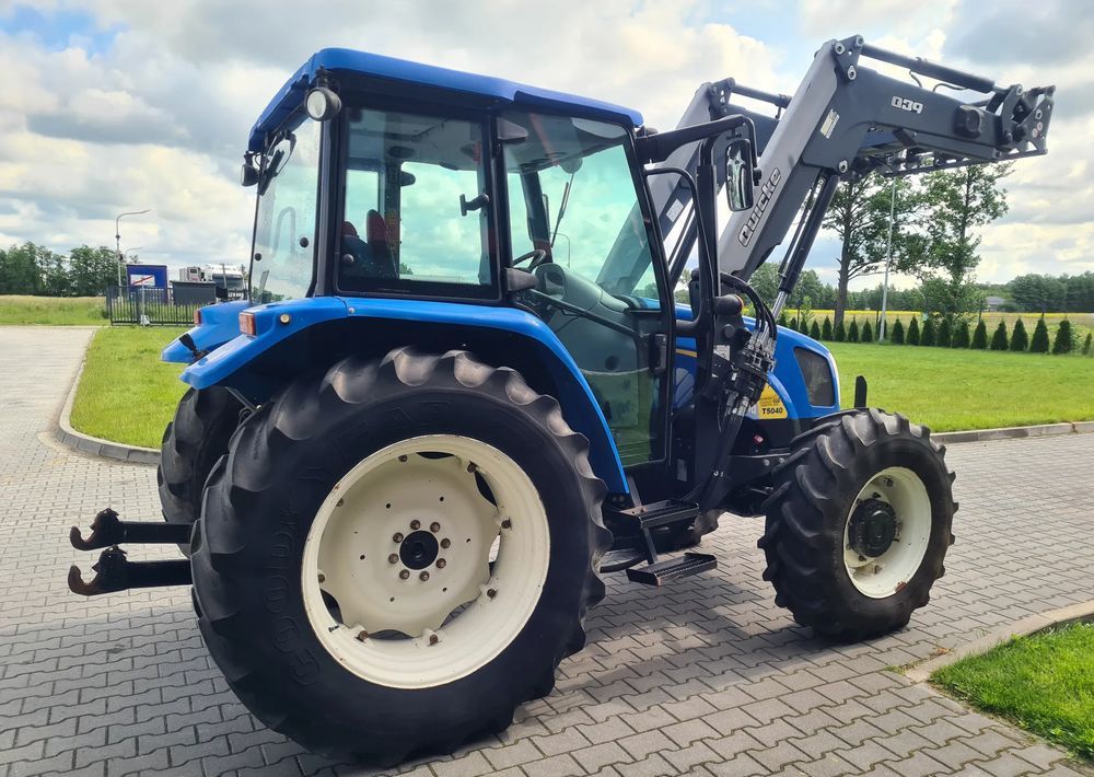 New Holland T5040 - Tracteur agricole: photos 4 New Holland T5040 - Tracteur agricole: photos 4