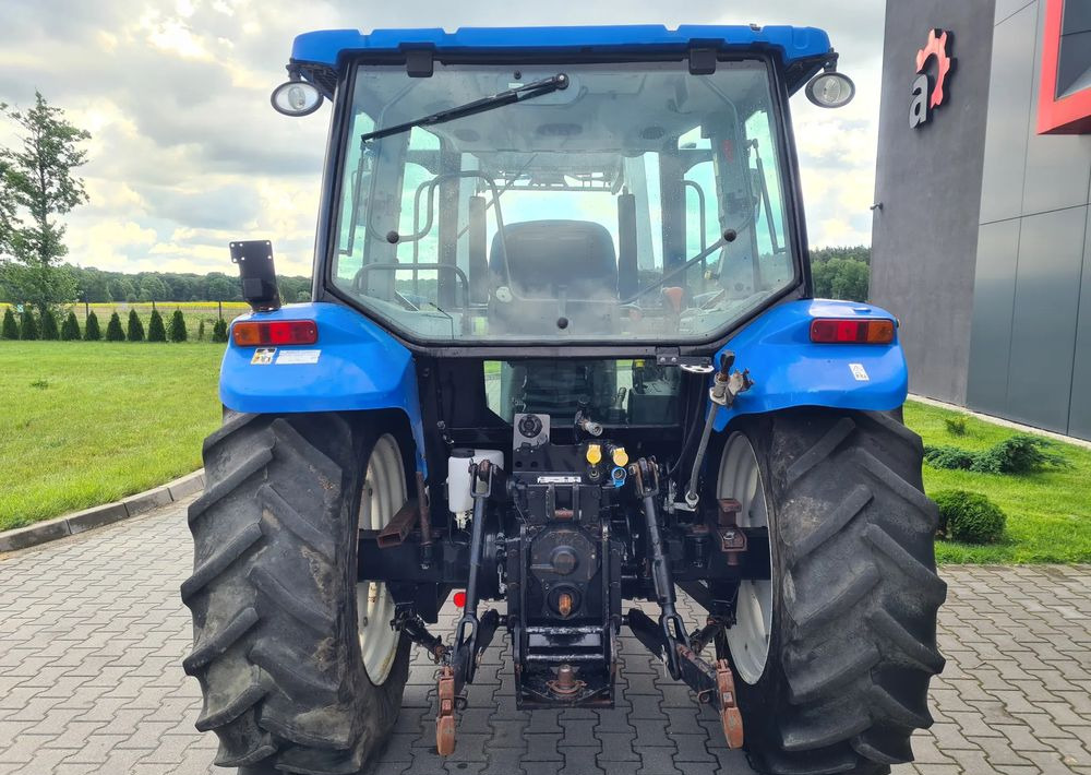 New Holland T5040 - Tracteur agricole: photos 5 New Holland T5040 - Tracteur agricole: photos 5