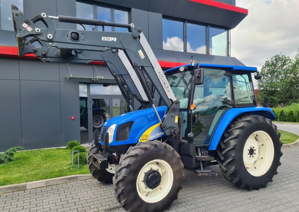 New Holland T5040 - Tracteur agricole: photos 1 New Holland T5040 - Tracteur agricole: photos 1