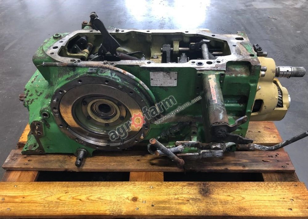 TYLNY MOST JOHN DEERE 2140 L36623 - Transmission: photos 3 TYLNY MOST JOHN DEERE 2140 L36623 - Transmission: photos 3