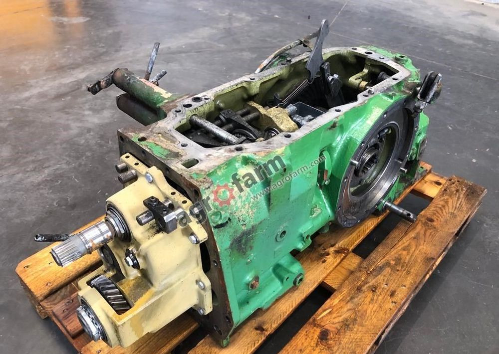 TYLNY MOST JOHN DEERE 2140 L36623 - Transmission: photos 1 TYLNY MOST JOHN DEERE 2140 L36623 - Transmission: photos 1