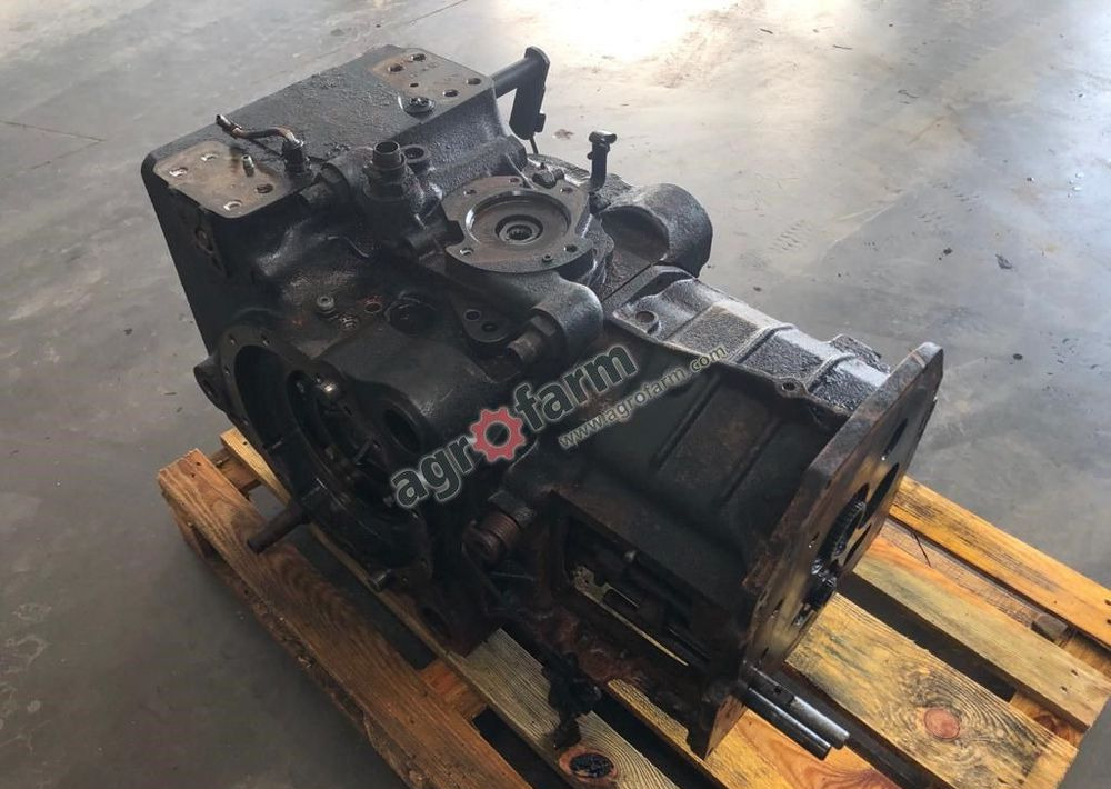 TYLNY MOST JOHN DEERE 6400 L115878 - Transmission: photos 2 TYLNY MOST JOHN DEERE 6400 L115878 - Transmission: photos 2