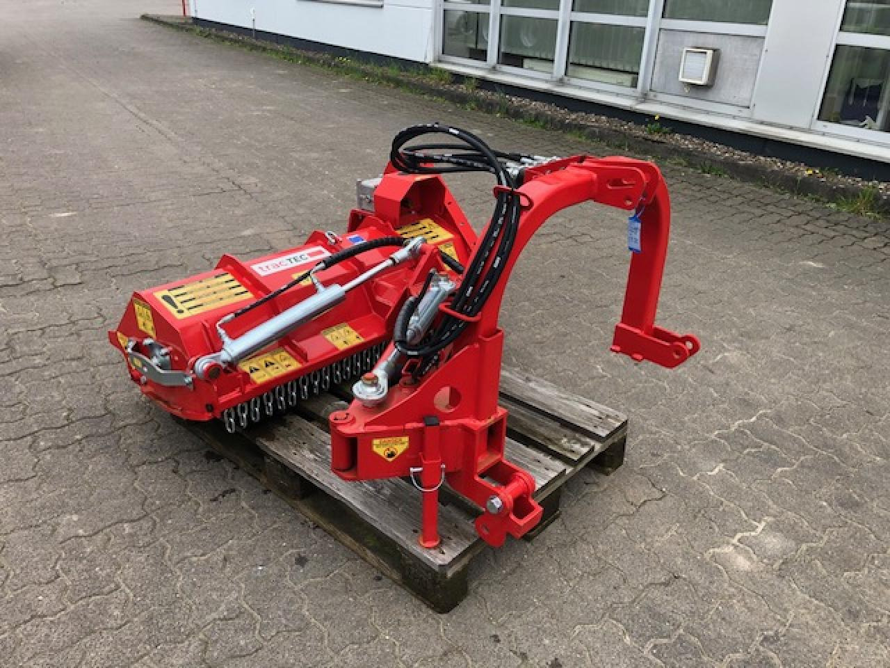 Tractec 17.106 Seitenmulcher - Broyeur à axe horizontal: photos 1 Tractec 17.106 Seitenmulcher - Broyeur à axe horizontal: photos 1