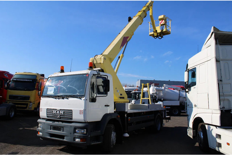 MAN TGL 17.240 + 3PERSON + MANUAL - Camion: photos 2 MAN TGL 17.240 + 3PERSON + MANUAL - Camion: photos 2