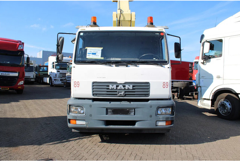 MAN TGL 17.240 + 3PERSON + MANUAL - Camion: photos 3 MAN TGL 17.240 + 3PERSON + MANUAL - Camion: photos 3