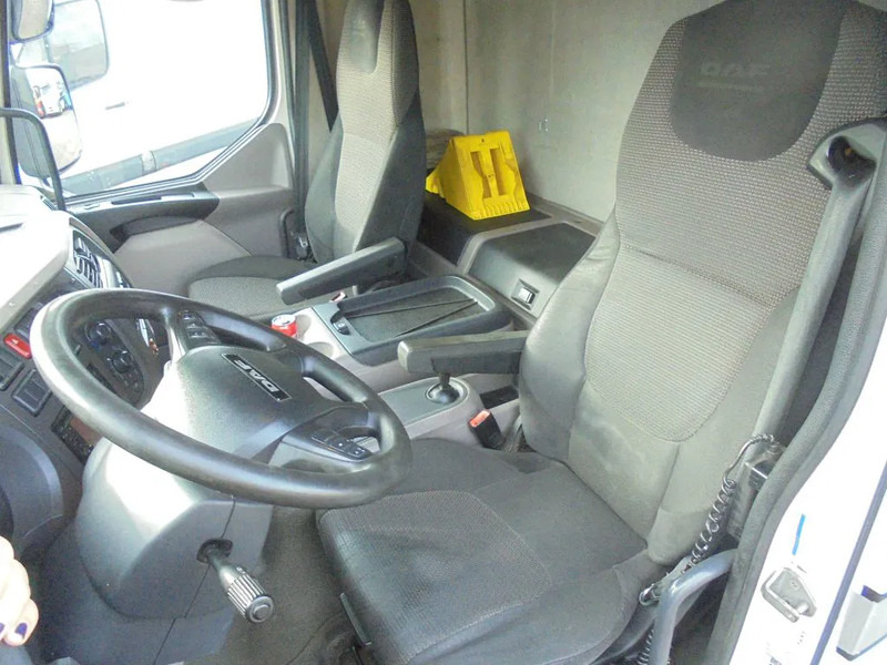 DAF LF 220 + Euro 6 + Dhollandia Lift+16 tons + Discounted from 31.950,- - Camion fourgon: photos 4 DAF LF 220 + Euro 6 + Dhollandia Lift+16 tons + Discounted from 31.950,- - Camion fourgon: photos 4