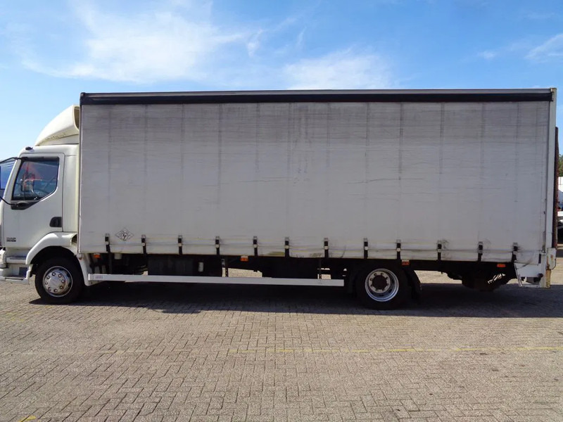 Camion à rideaux coulissants DAF LF55.180 + MANUAL + LIFT: photos 12