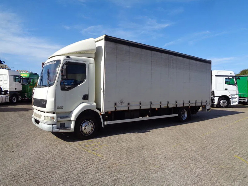 DAF LF55.180 + MANUAL + LIFT - Camion à rideaux coulissants: photos 3 DAF LF55.180 + MANUAL + LIFT - Camion à rideaux coulissants: photos 3