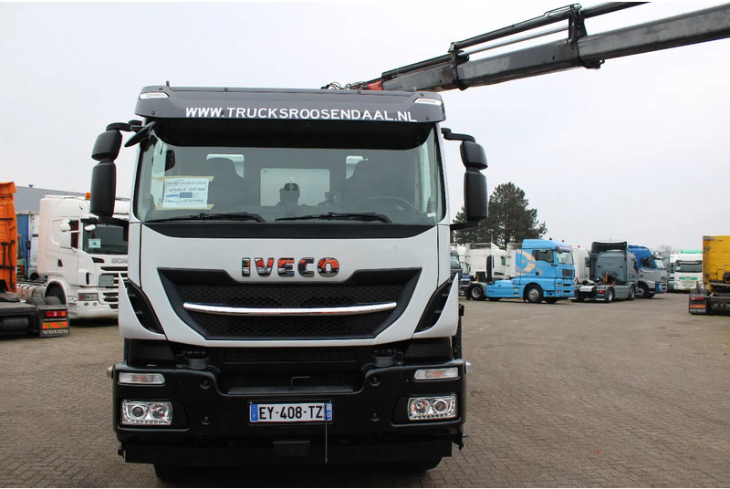 Iveco Stralis 460 + PALFINGER PK23001EH + 6X2 steering + REMOTE + 131KM - Camion grue: photos 4 Iveco Stralis 460 + PALFINGER PK23001EH + 6X2 steering + REMOTE + 131KM - Camion grue: photos 4