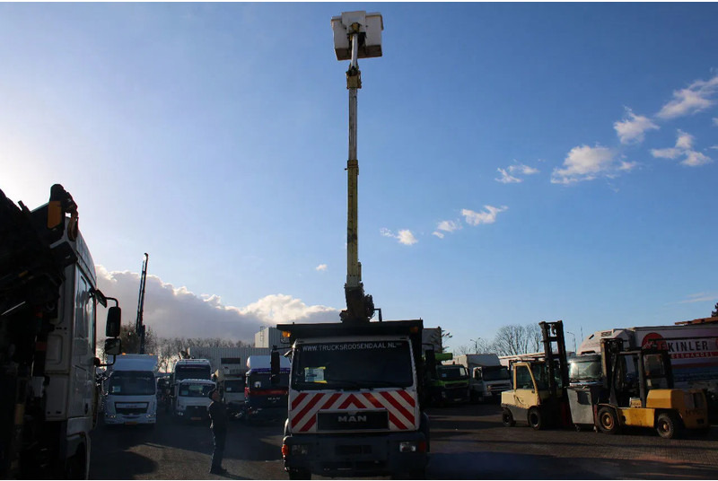 MAN 14.224 + EURO 2 + PTO + CRANE EFFER 95 - Camion grue: photos 3 MAN 14.224 + EURO 2 + PTO + CRANE EFFER 95 - Camion grue: photos 3