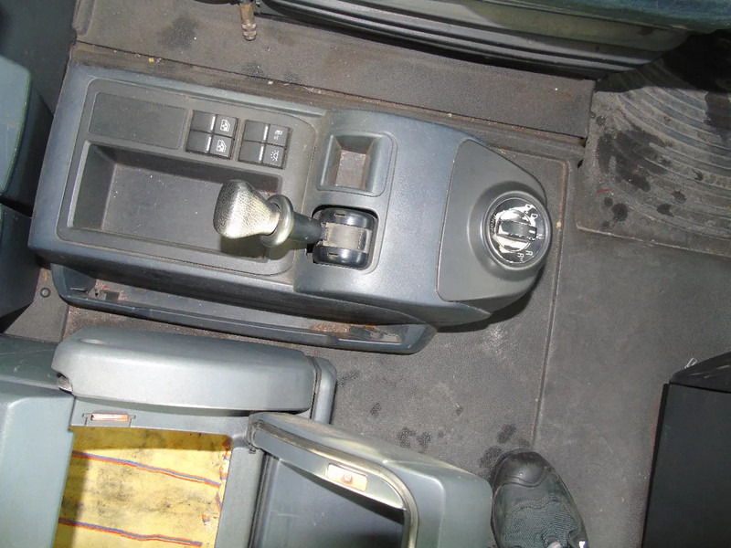 Camion fourgon MAN TGA 18.400 + combi + lift + euro 5 + 2.70: photos 11 Camion fourgon MAN TGA 18.400 + combi + lift + euro 5 + 2.70: photos 11