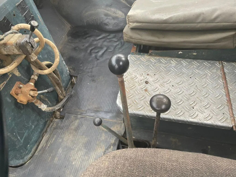 Mercedes-Benz 813 + Manual + Kipper + 4x4 - Camion benne: photos 5 Mercedes-Benz 813 + Manual + Kipper + 4x4 - Camion benne: photos 5