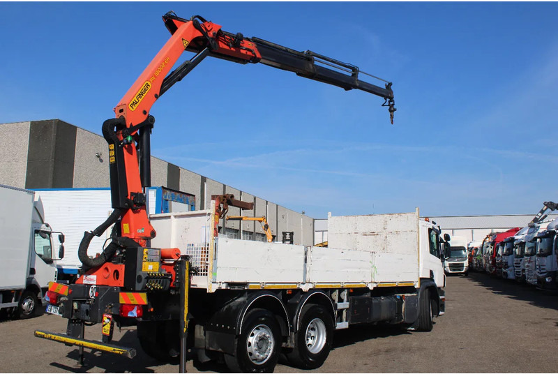 Scania P 360 + PALFINGER 18002-EH-B + 6X2 + REMOTE + EURO 6 - Camion grue: photos 4 Scania P 360 + PALFINGER 18002-EH-B + 6X2 + REMOTE + EURO 6 - Camion grue: photos 4