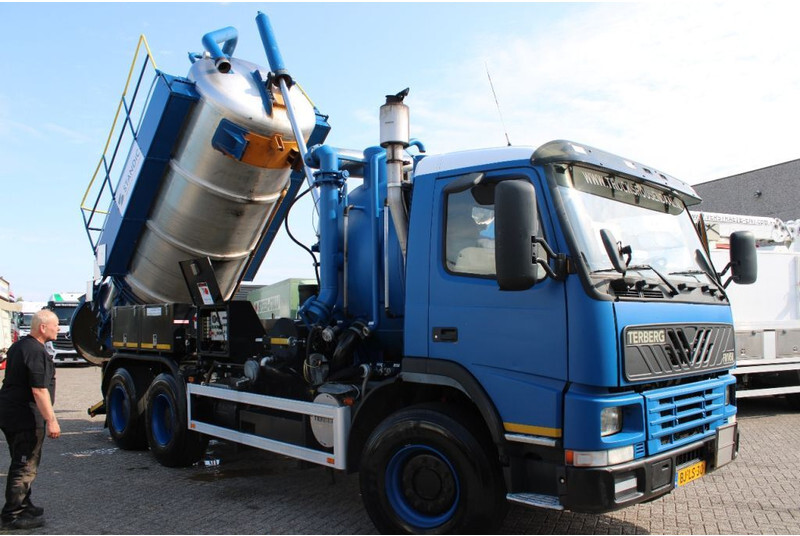 Terberg FM 1450 WITTIG VACUM SYSTEM + TIPPER + FULLY WORKING + EURO 2 + ADR + 11,34m3 - Camion hydrocureur: photos 2 Terberg FM 1450 WITTIG VACUM SYSTEM + TIPPER + FULLY WORKING + EURO 2 + ADR + 11,34m3 - Camion hydrocureur: photos 2