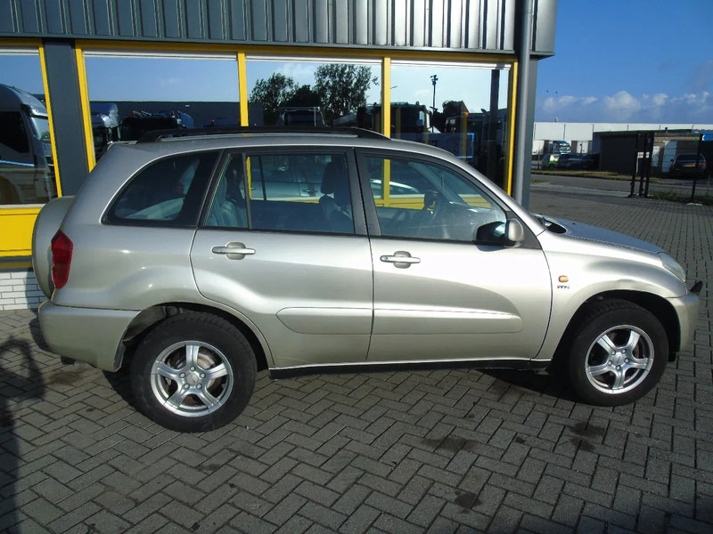 Toyota RAV4 + 4X4 + AUTOMAT + PETROL - SUV: photos 3 Toyota RAV4 + 4X4 + AUTOMAT + PETROL - SUV: photos 3
