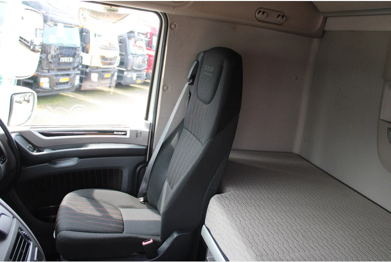 Tracteur routier DAF XF 106.530 + euro 6 + spoiler + top truck (G314): photos 9