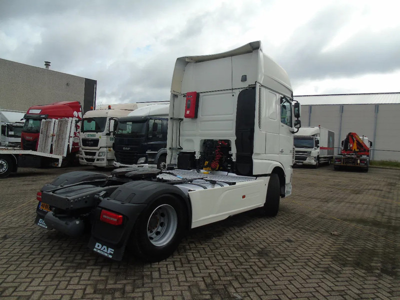 DAF XF 460 + EURO 6 - Tracteur routier: photos 3 DAF XF 460 + EURO 6 - Tracteur routier: photos 3