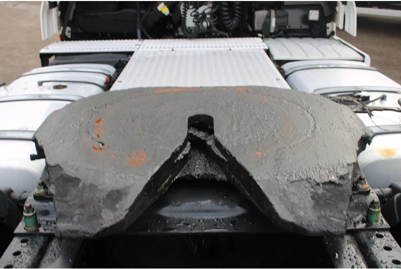 Tracteur routier MAN TGX 18.440 + euro 6 + double tank + spoiler: photos 9