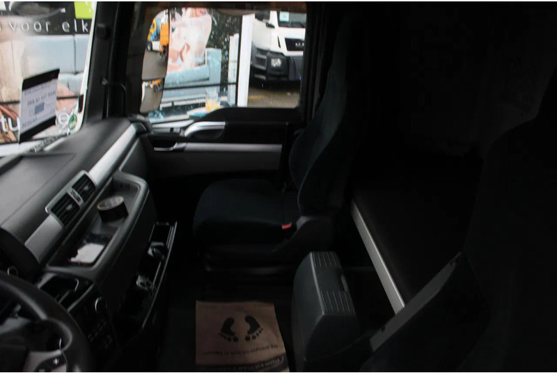 Tracteur routier MAN TGX 18.440 + euro 6 + double tank + spoiler: photos 15