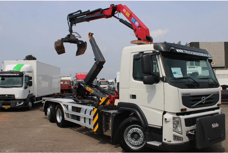 Volvo FM 330 + HMF 1035 + HOOKSYTEM HYVA + EURO 5 + 6X2 - Camion grue: photos 2 Volvo FM 330 + HMF 1035 + HOOKSYTEM HYVA + EURO 5 + 6X2 - Camion grue: photos 2
