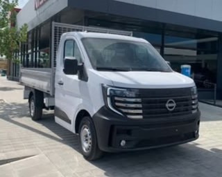 Nissan  - Camion benne: photos 1 Nissan  - Camion benne: photos 1