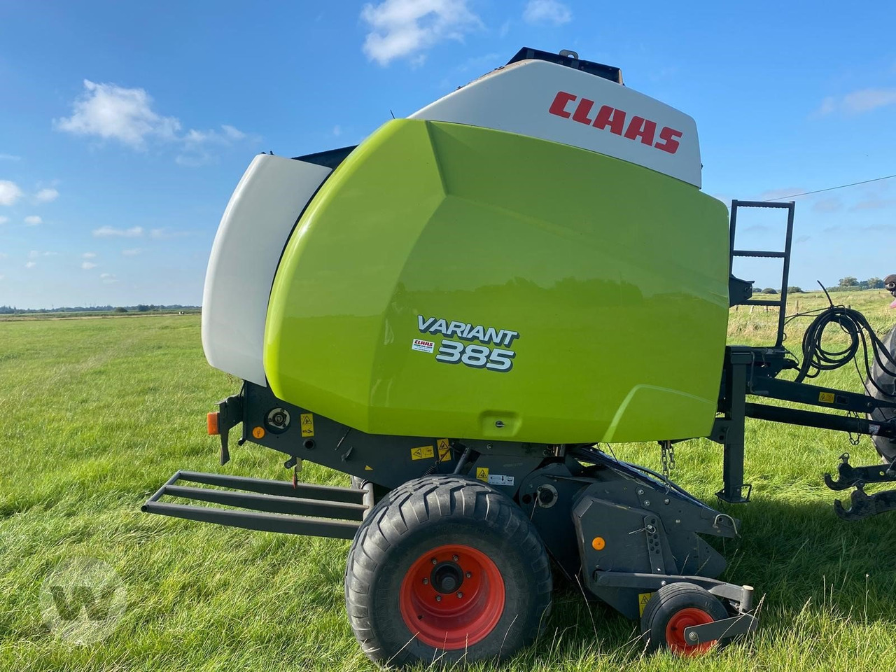 CLAAS Variant 385 RC - Presse à balles rondes: photos 1 CLAAS Variant 385 RC - Presse à balles rondes: photos 1