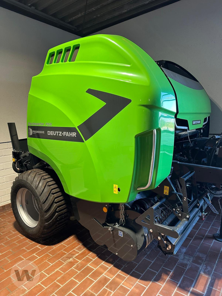 Deutz-Fahr VARIMASTER 765 - Presse à balles rondes: photos 4 Deutz-Fahr VARIMASTER 765 - Presse à balles rondes: photos 4