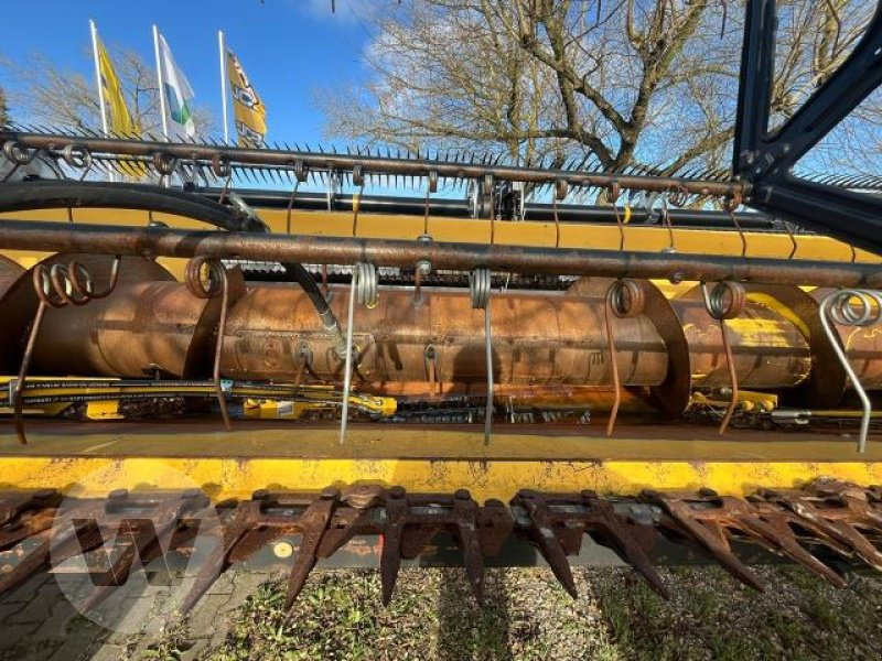 New Holland 9,15m Varifeed - Moissoneuse: photos 3 New Holland 9,15m Varifeed - Moissoneuse: photos 3