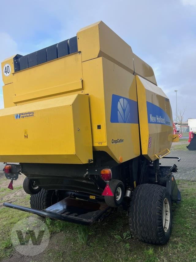New Holland BR 7070 - Presse à balles rondes: photos 4 New Holland BR 7070 - Presse à balles rondes: photos 4