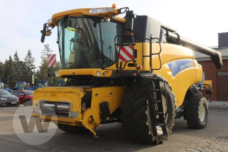 New Holland CR 9090 - Moissonneuse-batteuse: photos 1 New Holland CR 9090 - Moissonneuse-batteuse: photos 1