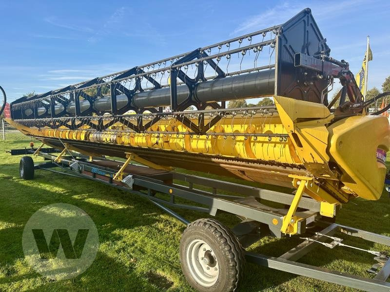 New Holland Schneidwerk 10,70 m - Moissoneuse: photos 3 New Holland Schneidwerk 10,70 m - Moissoneuse: photos 3