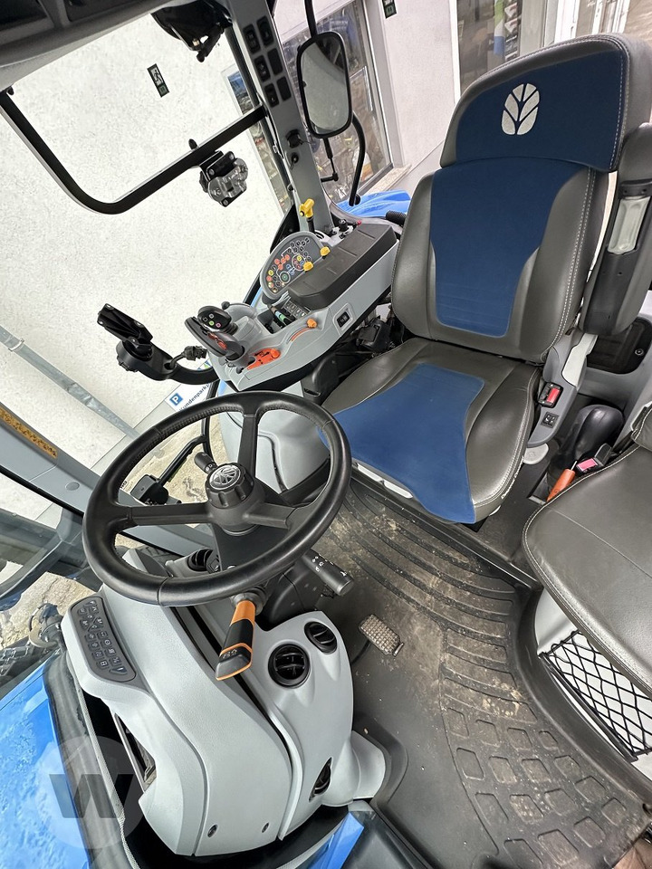 Tracteur agricole New Holland T 6.145 DC: photos 7 Tracteur agricole New Holland T 6.145 DC: photos 7