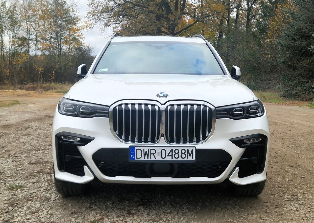 BMW X7 M50i sport - SUV: photos 2 BMW X7 M50i sport - SUV: photos 2
