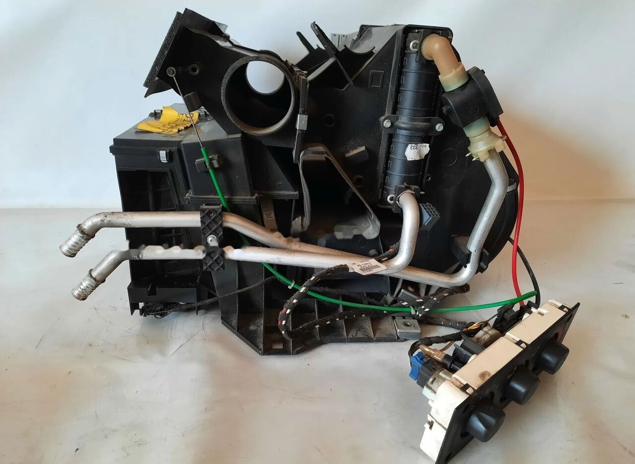 Bosch NAGRZEWNICA DAF XF 105 DAF XF105 truck - Cabine et intérieur pour Camion: photos 4 Bosch NAGRZEWNICA DAF XF 105 DAF XF105 truck - Cabine et intérieur pour Camion: photos 4