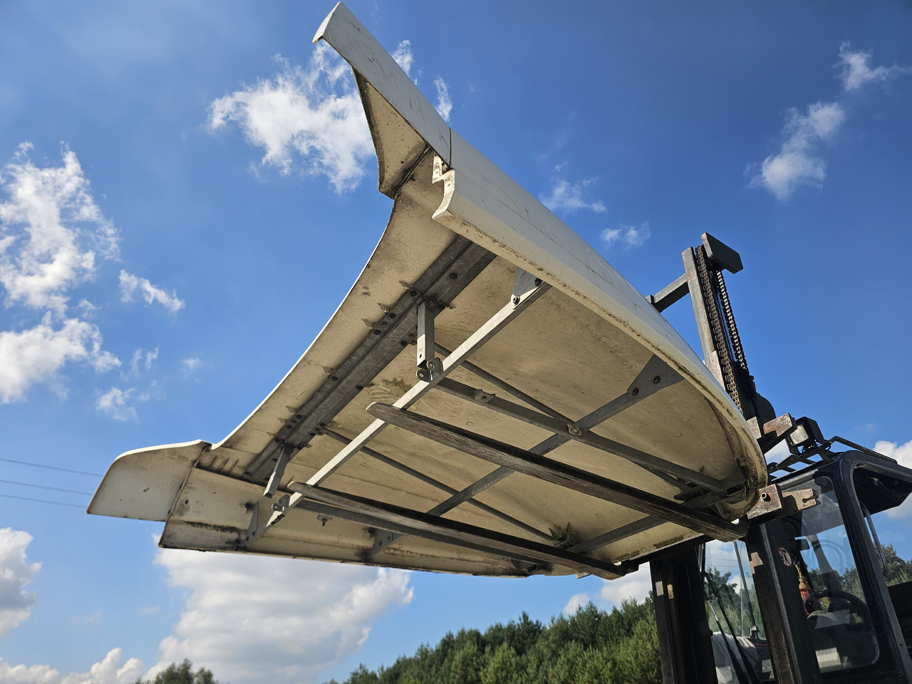 DAF XF105 SPACE CAB / ROOF SPOILER - Aérodynamique/ Spoilers: photos 5 DAF XF105 SPACE CAB / ROOF SPOILER - Aérodynamique/ Spoilers: photos 5