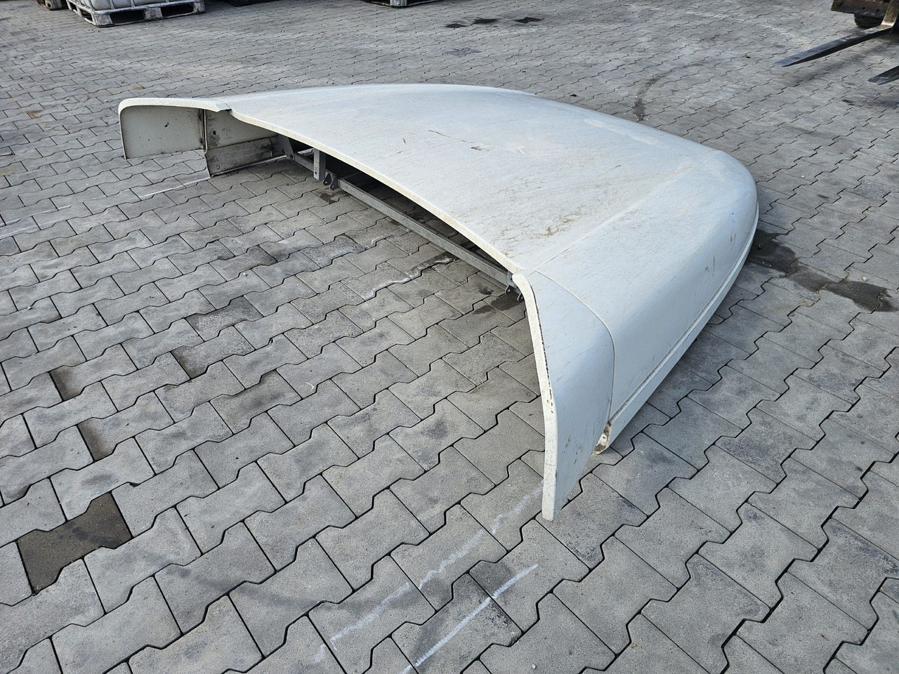 DAF XF105 SPACE CAB / ROOF SPOILER - Aérodynamique/ Spoilers: photos 3 DAF XF105 SPACE CAB / ROOF SPOILER - Aérodynamique/ Spoilers: photos 3