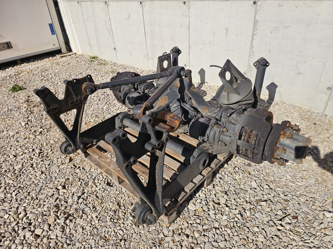 MERCEDES ATEGO MP4 12.XXX EURO 6 / R390-11,0 C19.5 / RATIO: 3,909 / REAR AXLE - Essieu arrière: photos 3 MERCEDES ATEGO MP4 12.XXX EURO 6 / R390-11,0 C19.5 / RATIO: 3,909 / REAR AXLE - Essieu arrière: photos 3