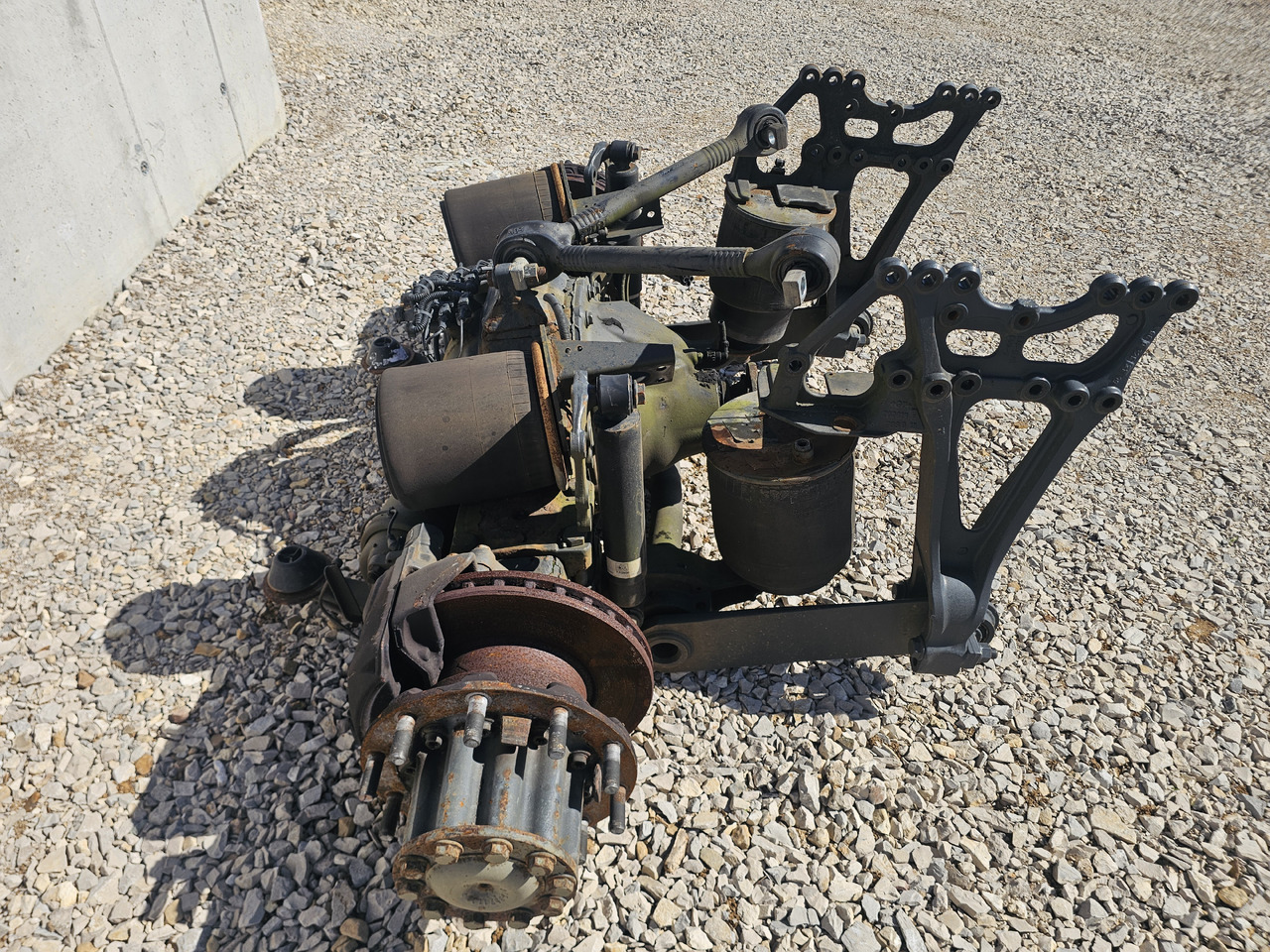 MERCEDES-BENZ ACTROS MP4 / COMPLETE REAR AXLE / R440 /RATIO: 2.733 - Essieu arrière: photos 2 MERCEDES-BENZ ACTROS MP4 / COMPLETE REAR AXLE / R440 /RATIO: 2.733 - Essieu arrière: photos 2