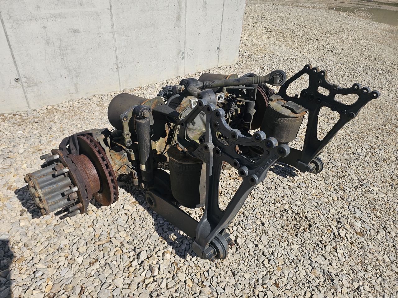 MERCEDES-BENZ ACTROS MP4 / COMPLETE REAR AXLE / R440 /RATIO: 2.733 - Essieu arrière: photos 4 MERCEDES-BENZ ACTROS MP4 / COMPLETE REAR AXLE / R440 /RATIO: 2.733 - Essieu arrière: photos 4