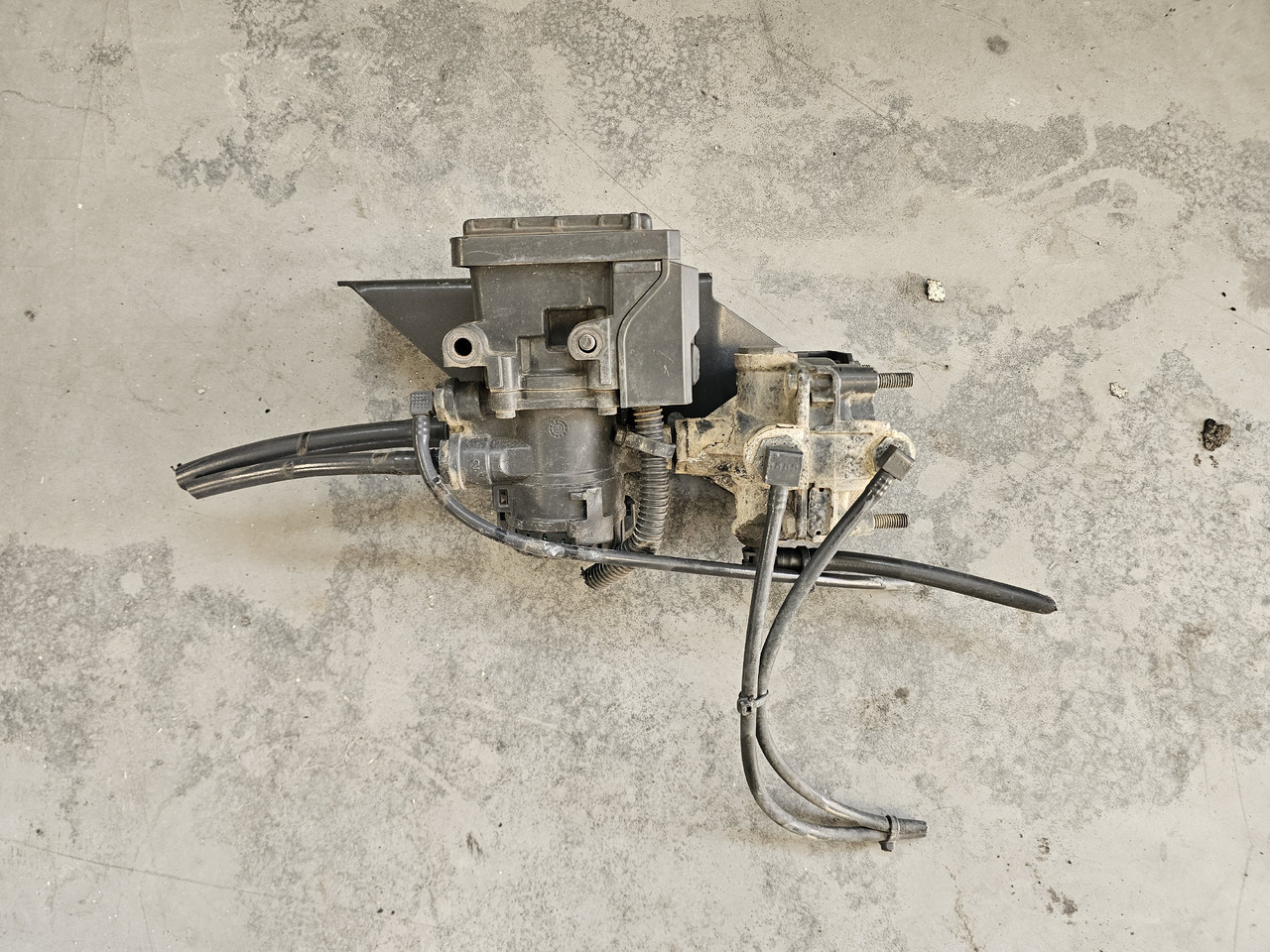 MERCEDES-BENZ ACTROS MP4 / FRONT EBS VALVE / K015420 / A0004295724 - Valve de frein: photos 1 MERCEDES-BENZ ACTROS MP4 / FRONT EBS VALVE / K015420 / A0004295724 - Valve de frein: photos 1