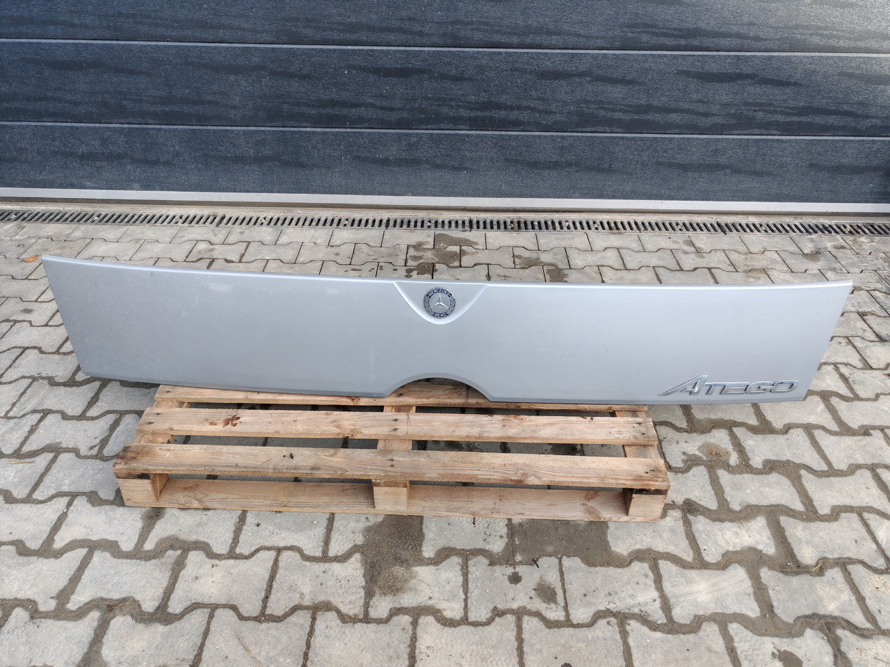 MERCEDES-BENZ ATEGO MP4 EURO 6 / FRONT BONNET - Capot: photos 2 MERCEDES-BENZ ATEGO MP4 EURO 6 / FRONT BONNET - Capot: photos 2