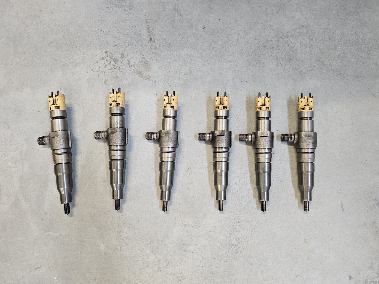 MERCEDES-BENZ ATEGO MP4 EURO 6 / INJECTORS SET / OM936 / A9361787002 - Injecteur: photos 2 MERCEDES-BENZ ATEGO MP4 EURO 6 / INJECTORS SET / OM936 / A9361787002 - Injecteur: photos 2