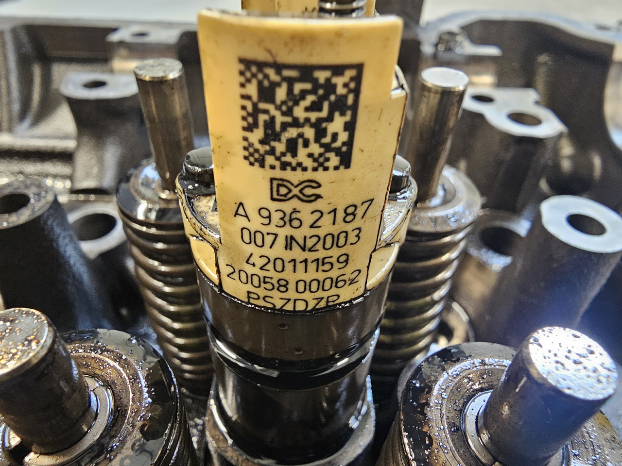 MERCEDES-BENZ ATEGO MP4 EURO 6 / INJECTORS SET / OM936 / A9362187007 - Injecteur: photos 4 MERCEDES-BENZ ATEGO MP4 EURO 6 / INJECTORS SET / OM936 / A9362187007 - Injecteur: photos 4