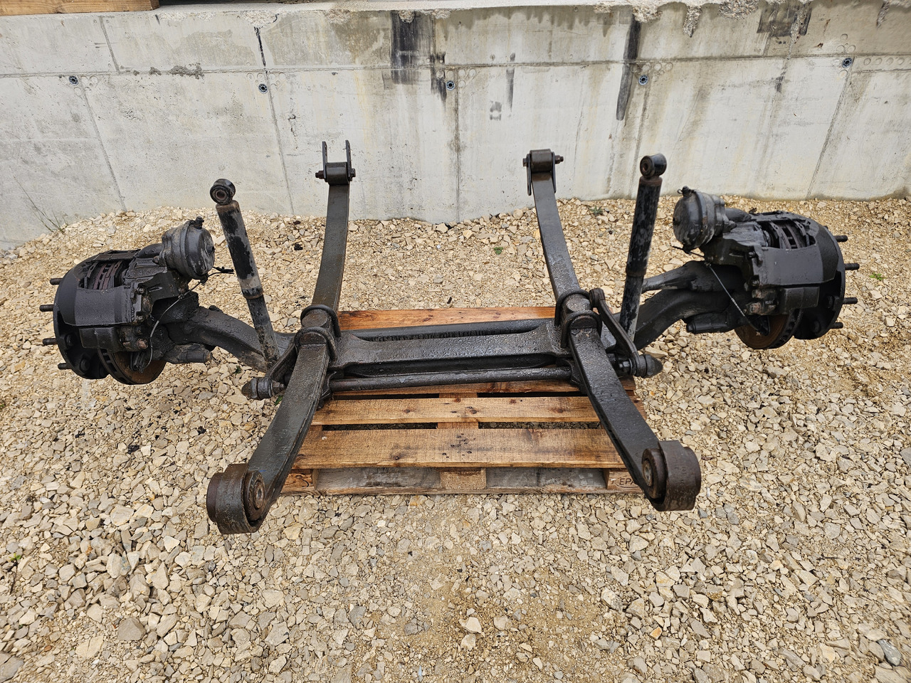 RENAULT MAGNUM DXI / COMPLETE FRONT AXLE / HUB SPRING - Essieu avant: photos 2 RENAULT MAGNUM DXI / COMPLETE FRONT AXLE / HUB SPRING - Essieu avant: photos 2